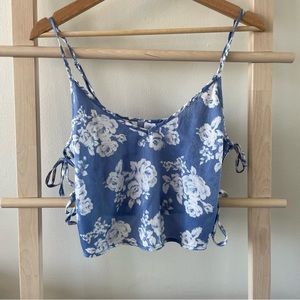 Forever 21 Satin Blue and White Floral Cropped Tank Size Medium